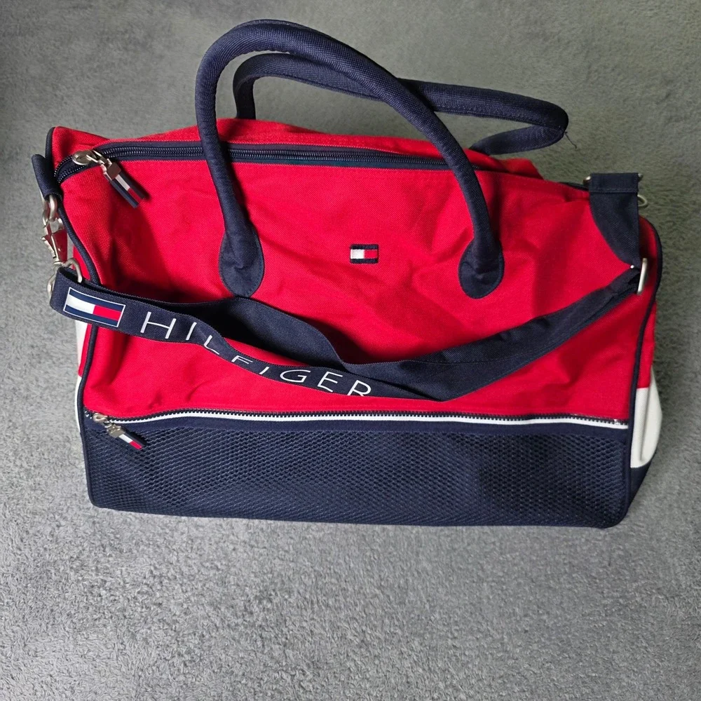 Tommy Hilfiger Unisex Large Duffel Bag Red Navy Blue Colorblock Sporty Travel